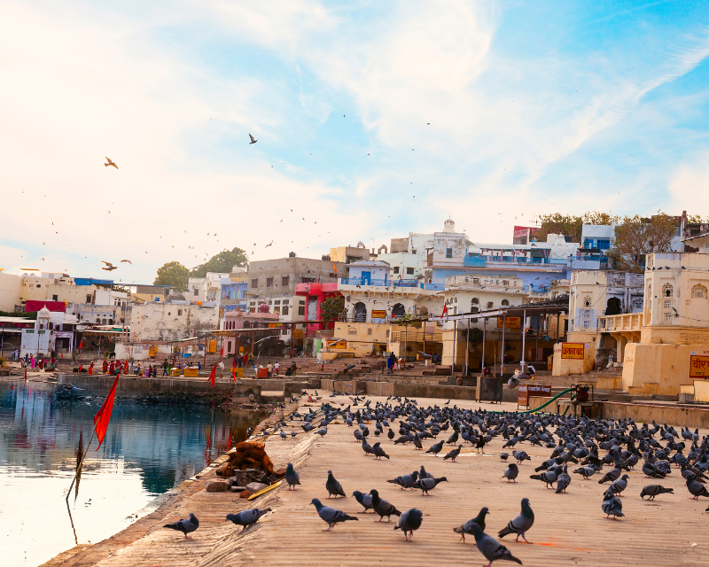 A beautiful monument in India under a clear blue sky