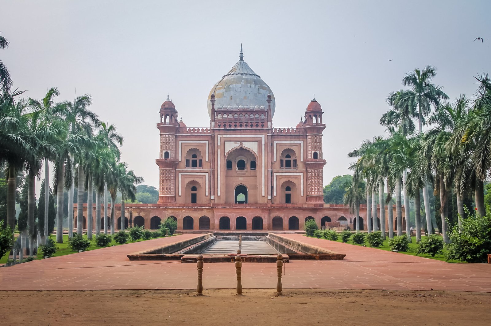 A beautiful monument in India under a clear blue sky